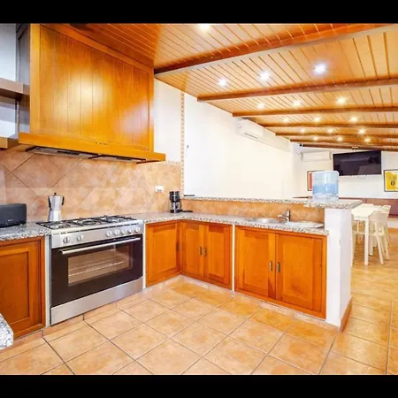Villa Garpellado *